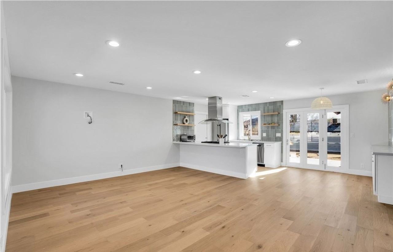 61939 Petunia Dr - Photo 2 of 10