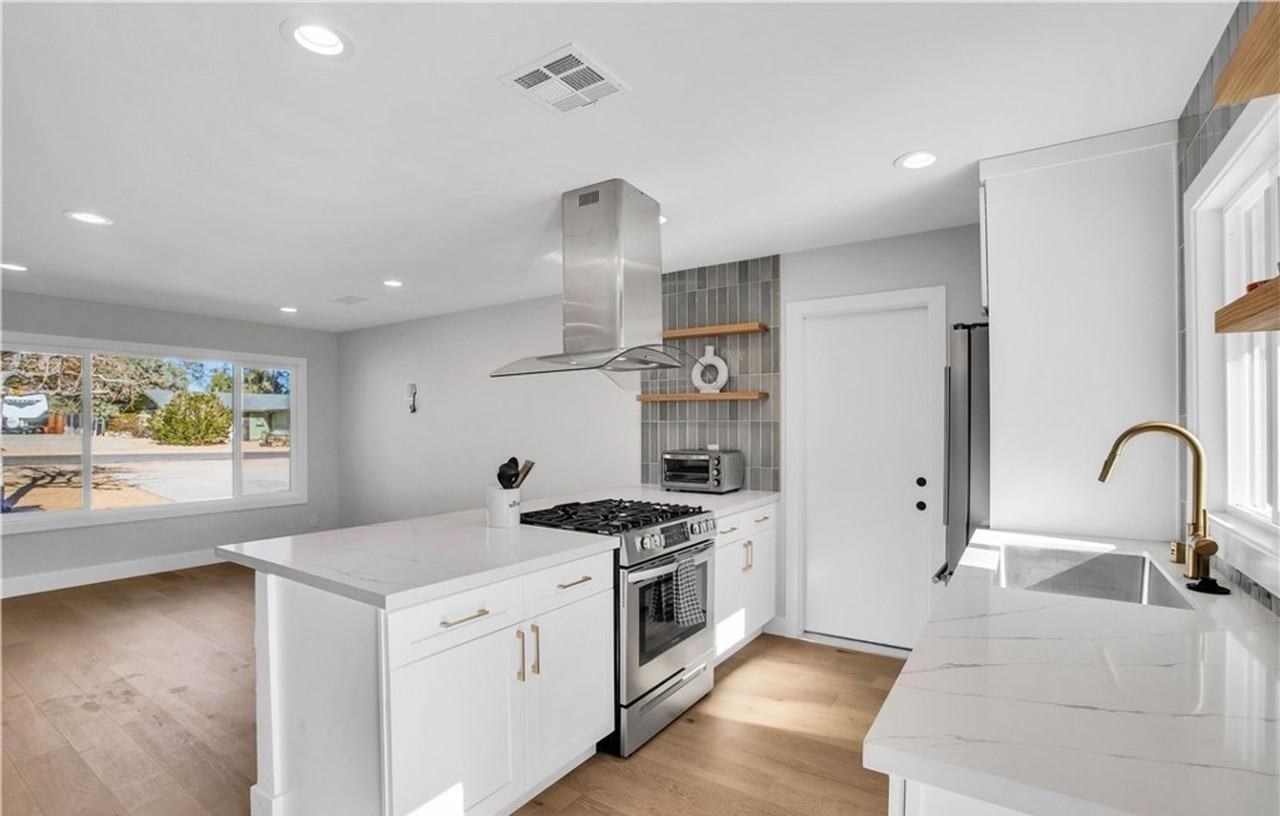 61939 Petunia Dr - Photo 4 of 10