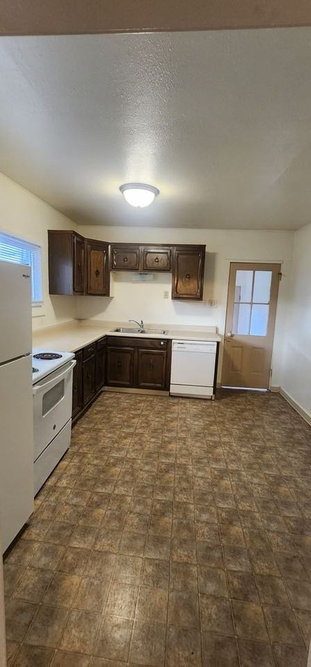 3014 Field St - Photo 3 of 10