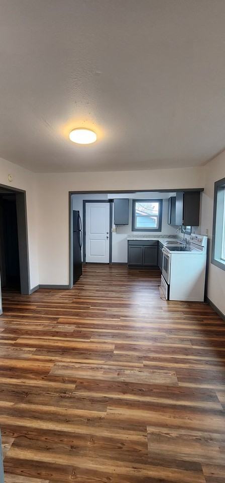 316 Beech St - Photo 2 of 17