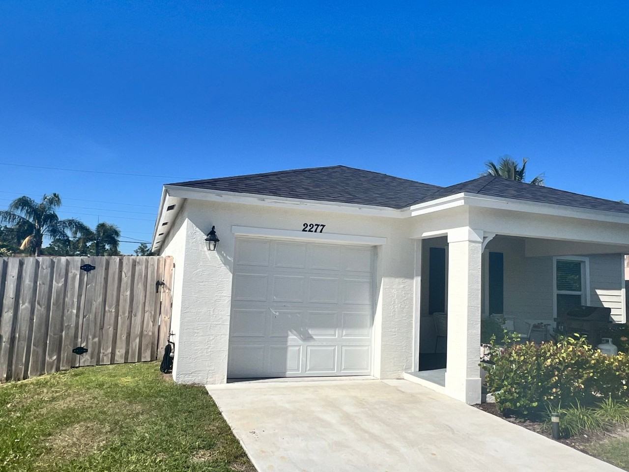 2277 Se Monroe St - Photo 3 of 42