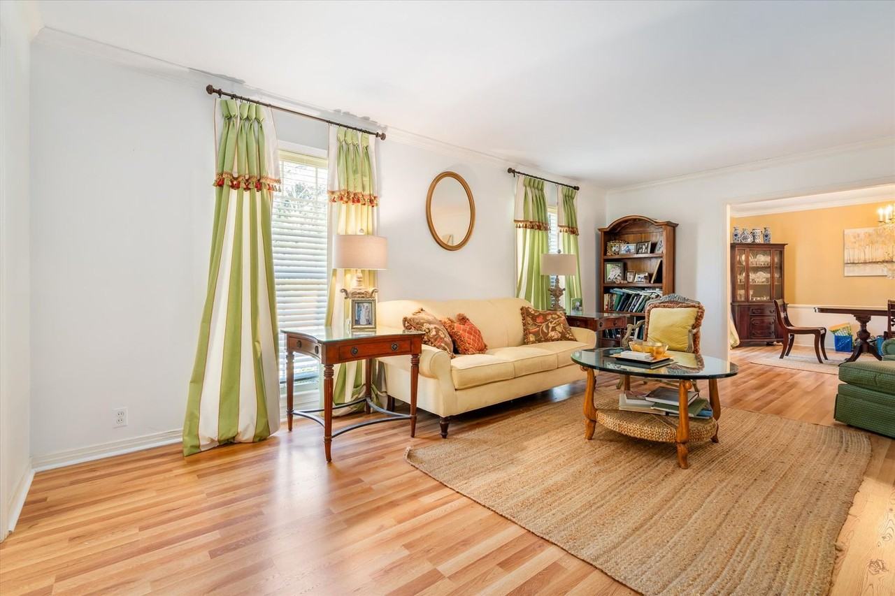 3859 Llewelyn Dr N - Photo 2 of 20