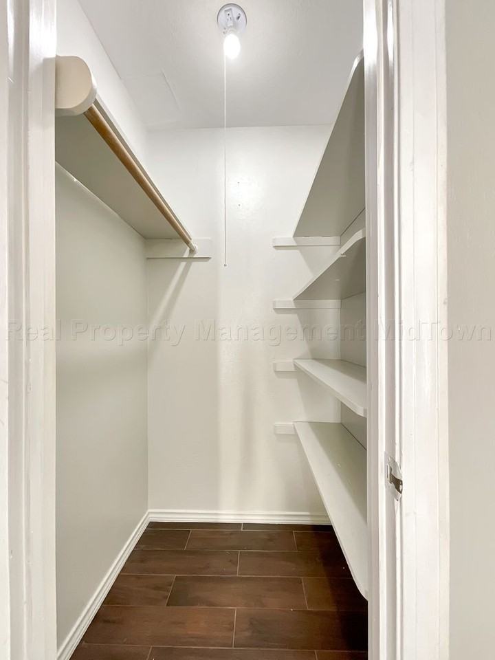 2021 Fleur De Lis Ct - Photo 3 of 43