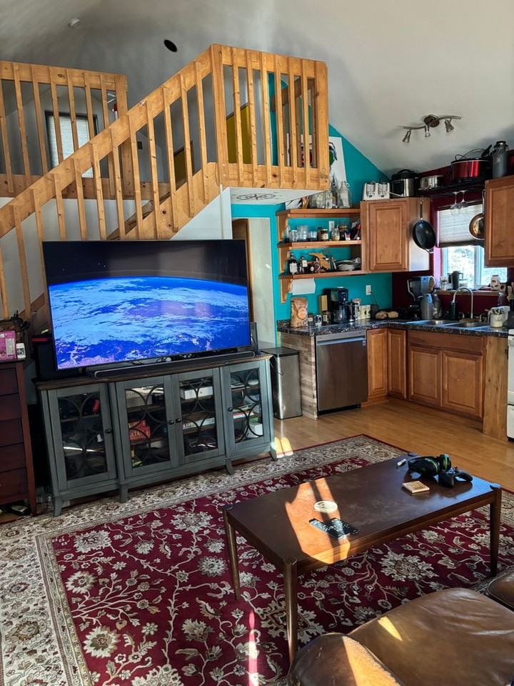 2555 Maria St - Photo 2 of 18