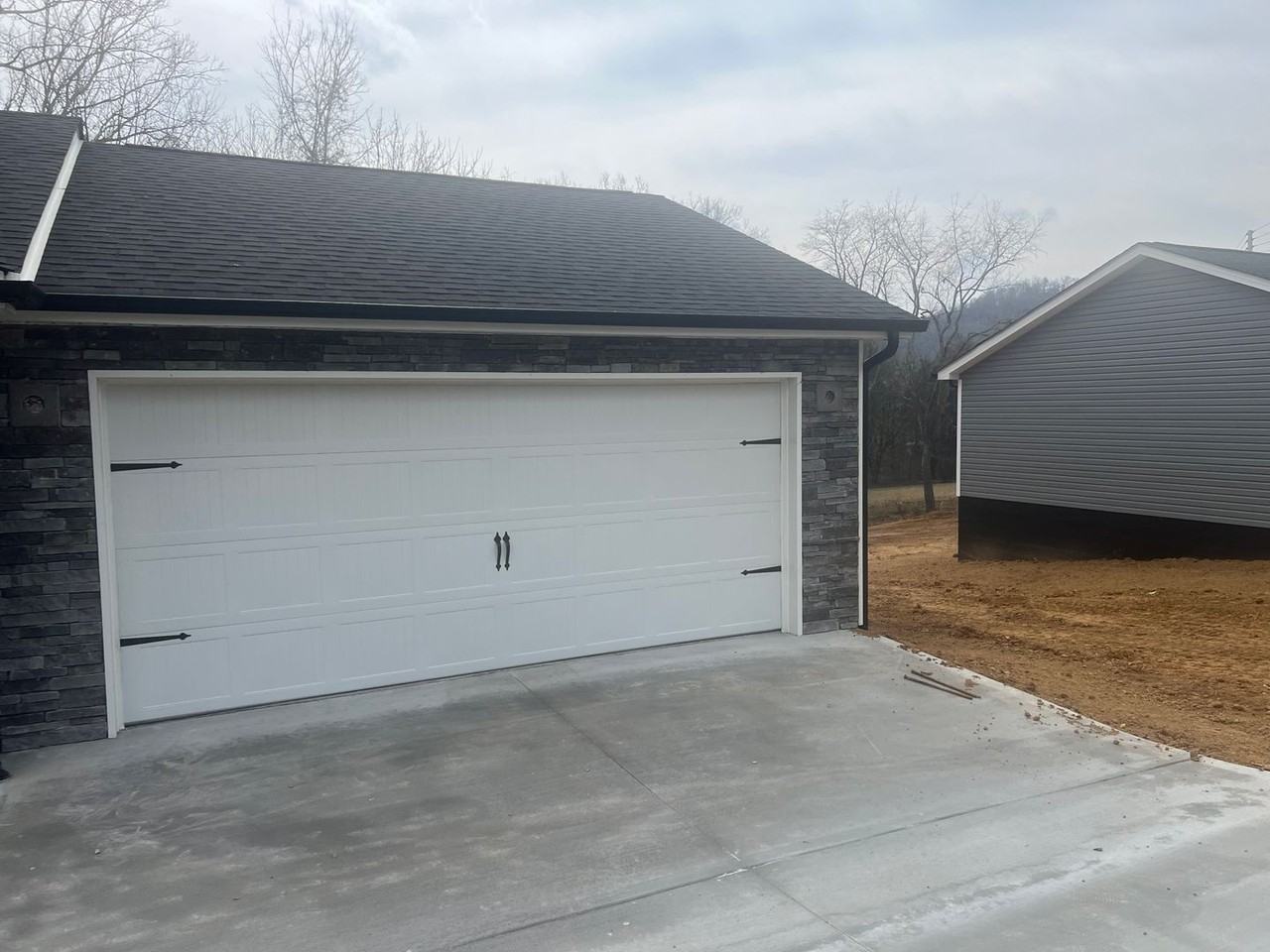 420 Luttrell Rd - Photo 2 of 12
