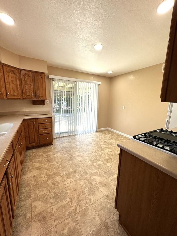 509 Putnam St - Photo 6 of 22