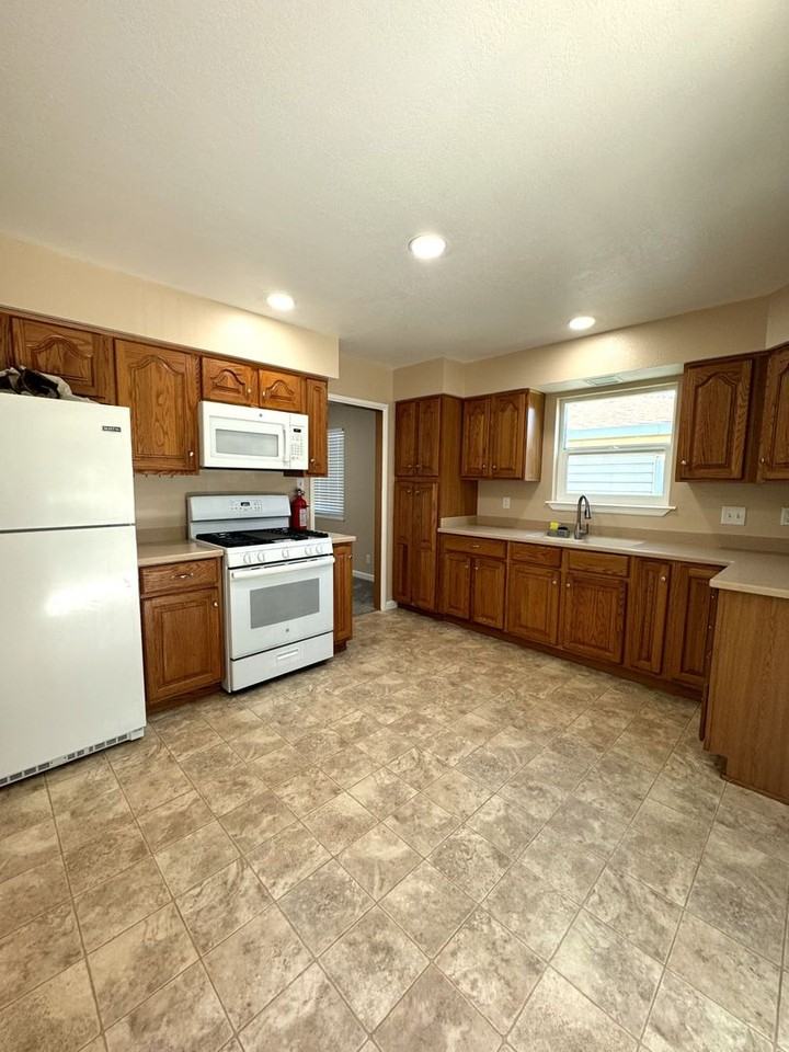 509 Putnam St - Photo 7 of 22