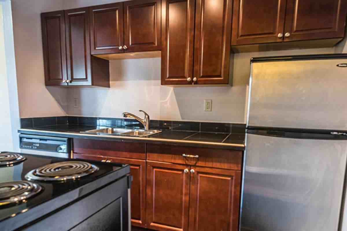 Buckingham Manor Apartments 967 Collinson St, Victoria, BC V8V 3B7