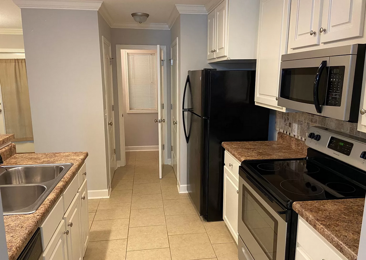 311 Countryview Cv - Photo 4 of 15