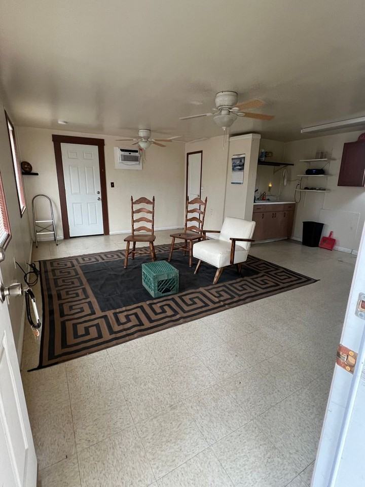 708 1/2 21st St - Photo 3 of 4