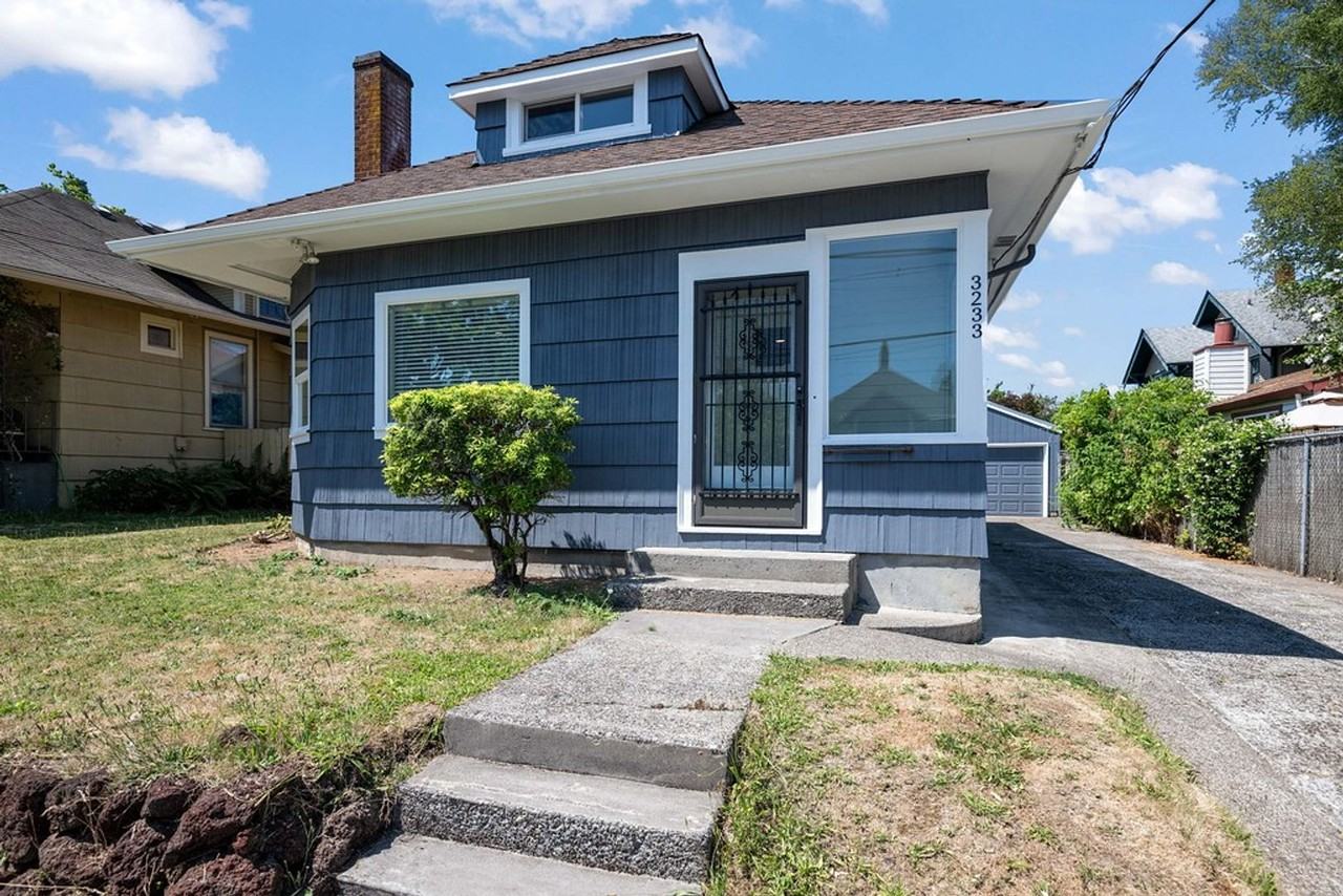 3233 Se 51st Ave - Photo 3 of 25