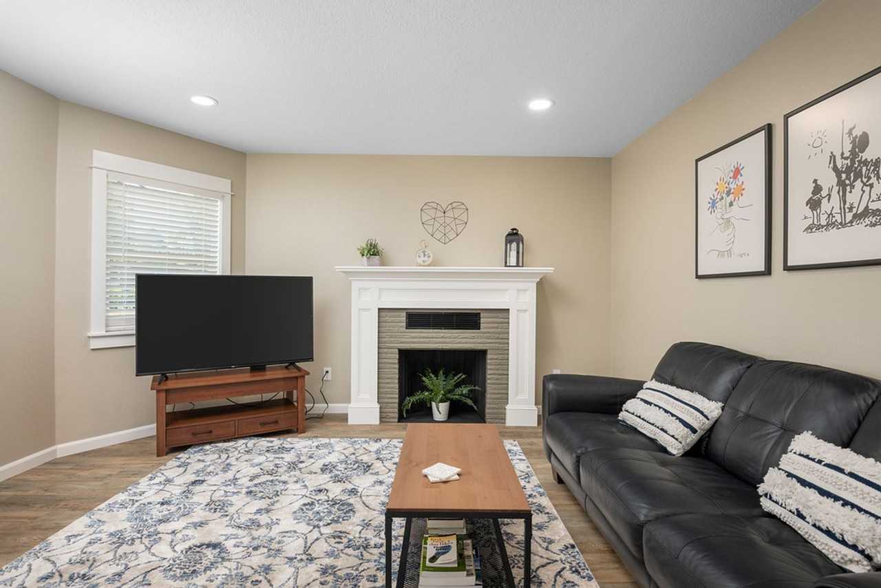 3233 Se 51st Ave - Photo 4 of 25