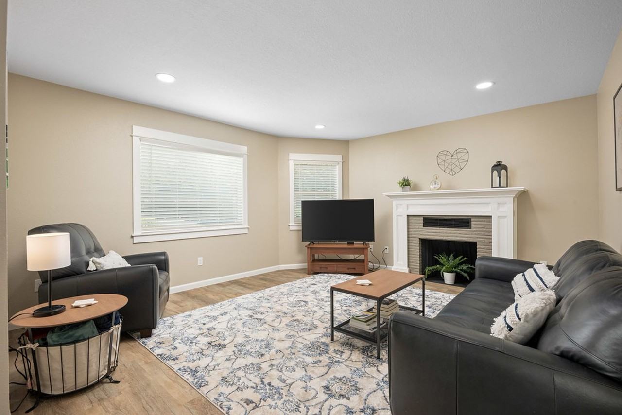 3233 Se 51st Ave - Photo 5 of 25