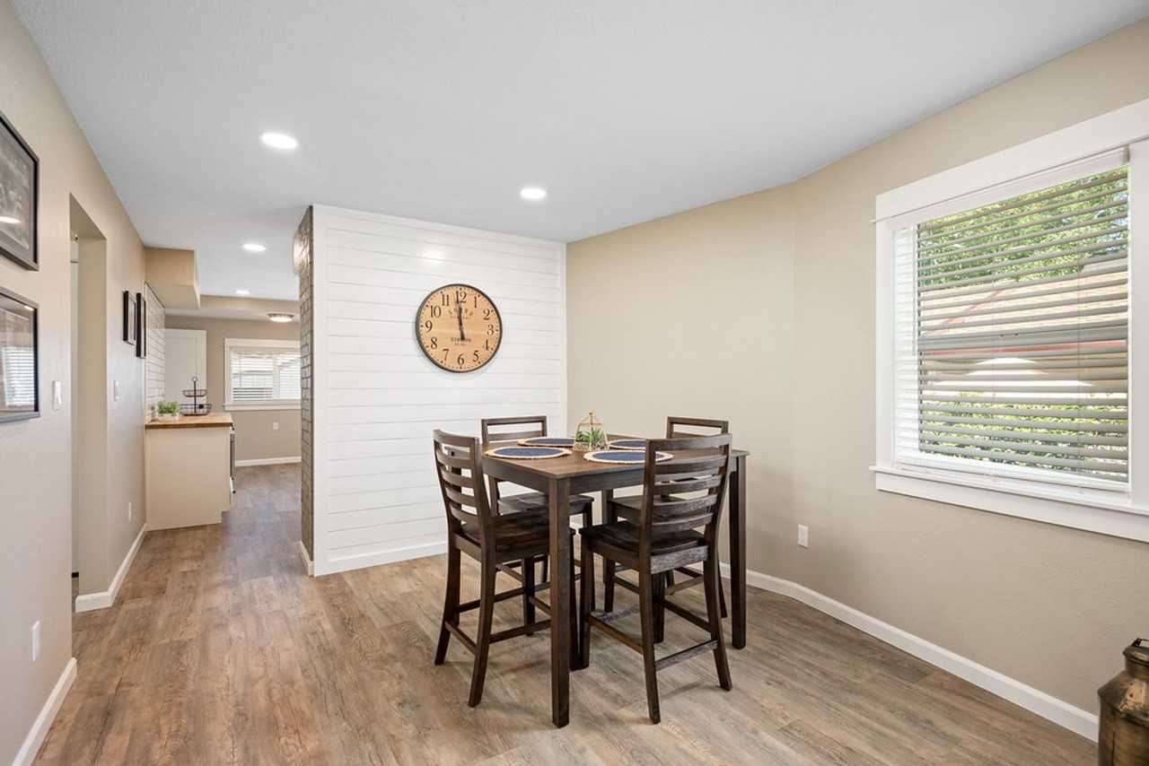 3233 Se 51st Ave - Photo 6 of 25