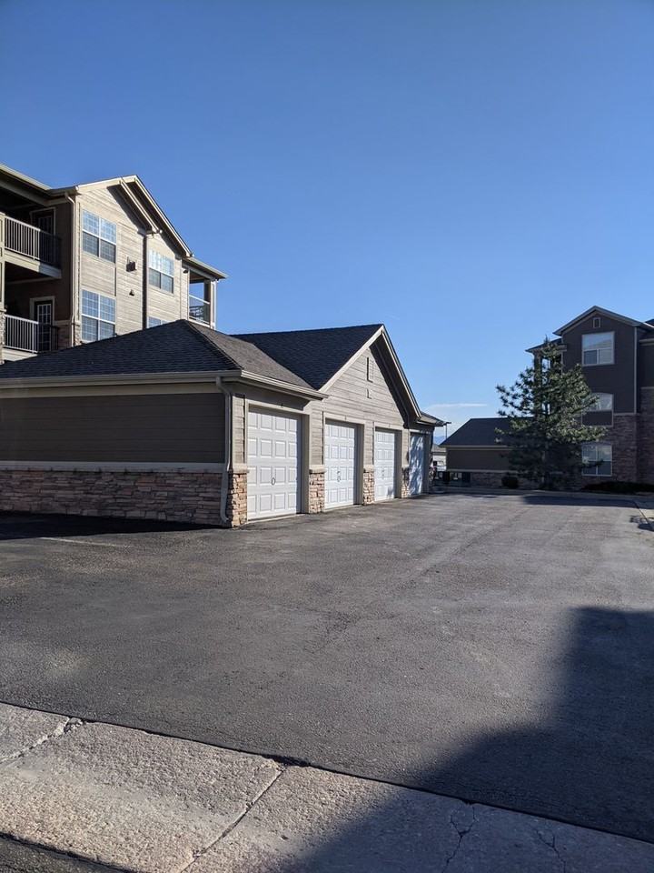 2800 Blue Sky Cir - Photo 4 of 13