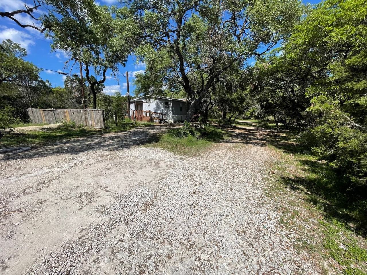 629 Buck Trl - Photo 2 of 33
