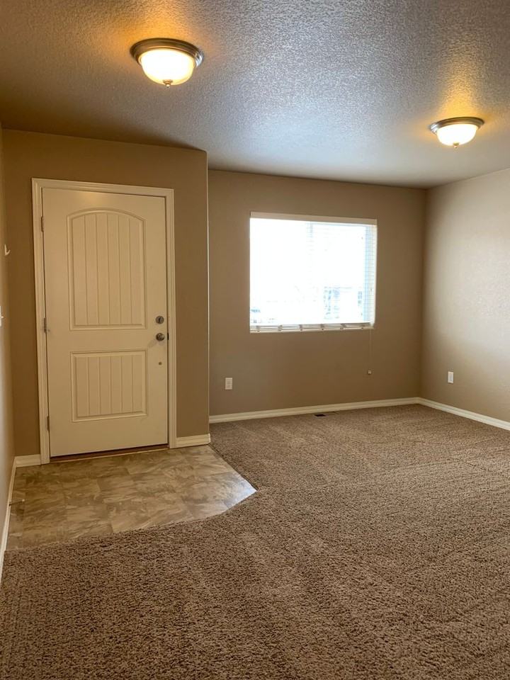 1004 Diamond Rim Dr - Photo 3 of 34