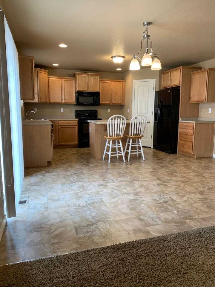 1004 Diamond Rim Dr - Photo 4 of 34