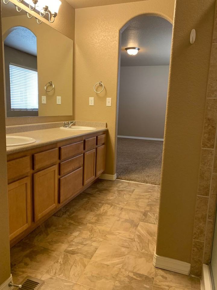 1004 Diamond Rim Dr - Photo 7 of 34
