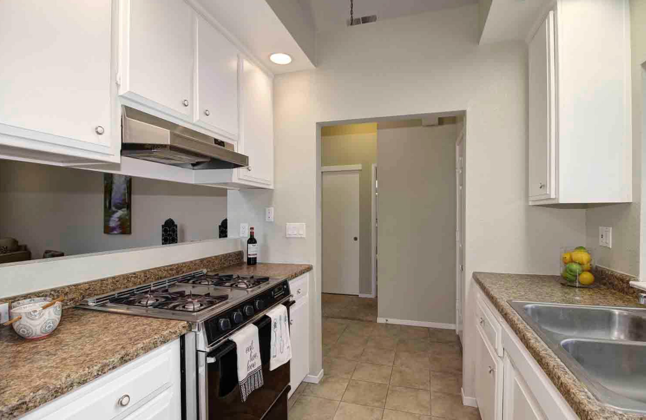 1738 Valdora St - Photo 7 of 19
