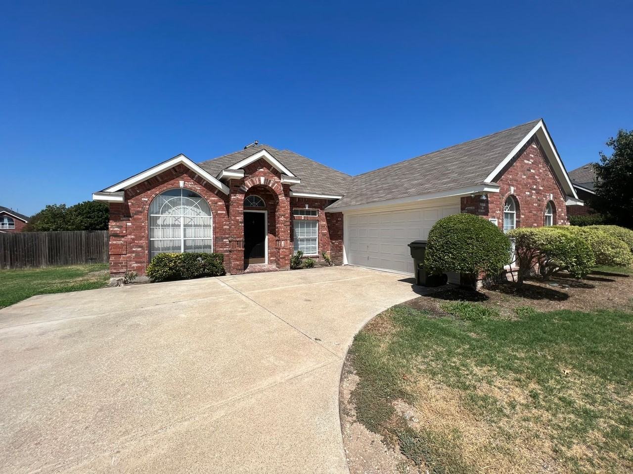 1141 Nickerson Ln - Photo 2 of 32