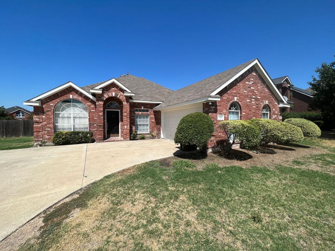 1141 Nickerson Ln - Photo 3 of 32