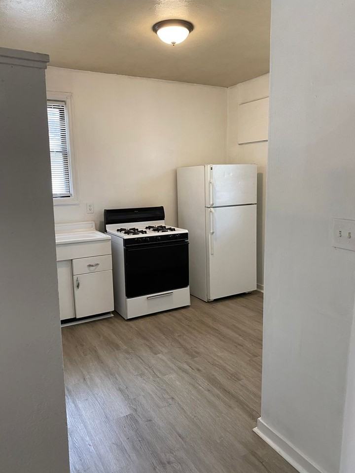 703 Salem St #B - Photo 2 of 17