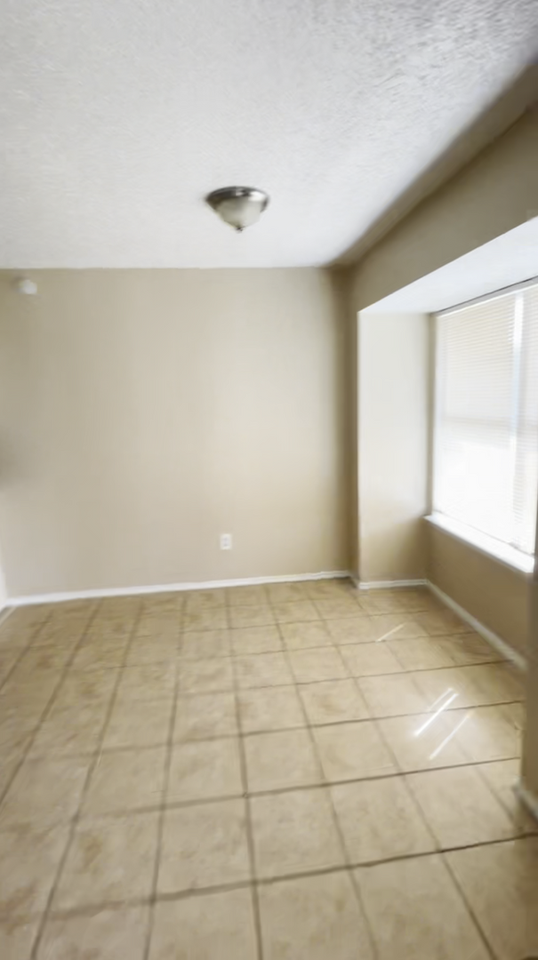 Check out this beautiful 3 bedroom at $1695!  Get approved within 24 hours online www.liveatcolonialplace.com - Photo 5 of 20