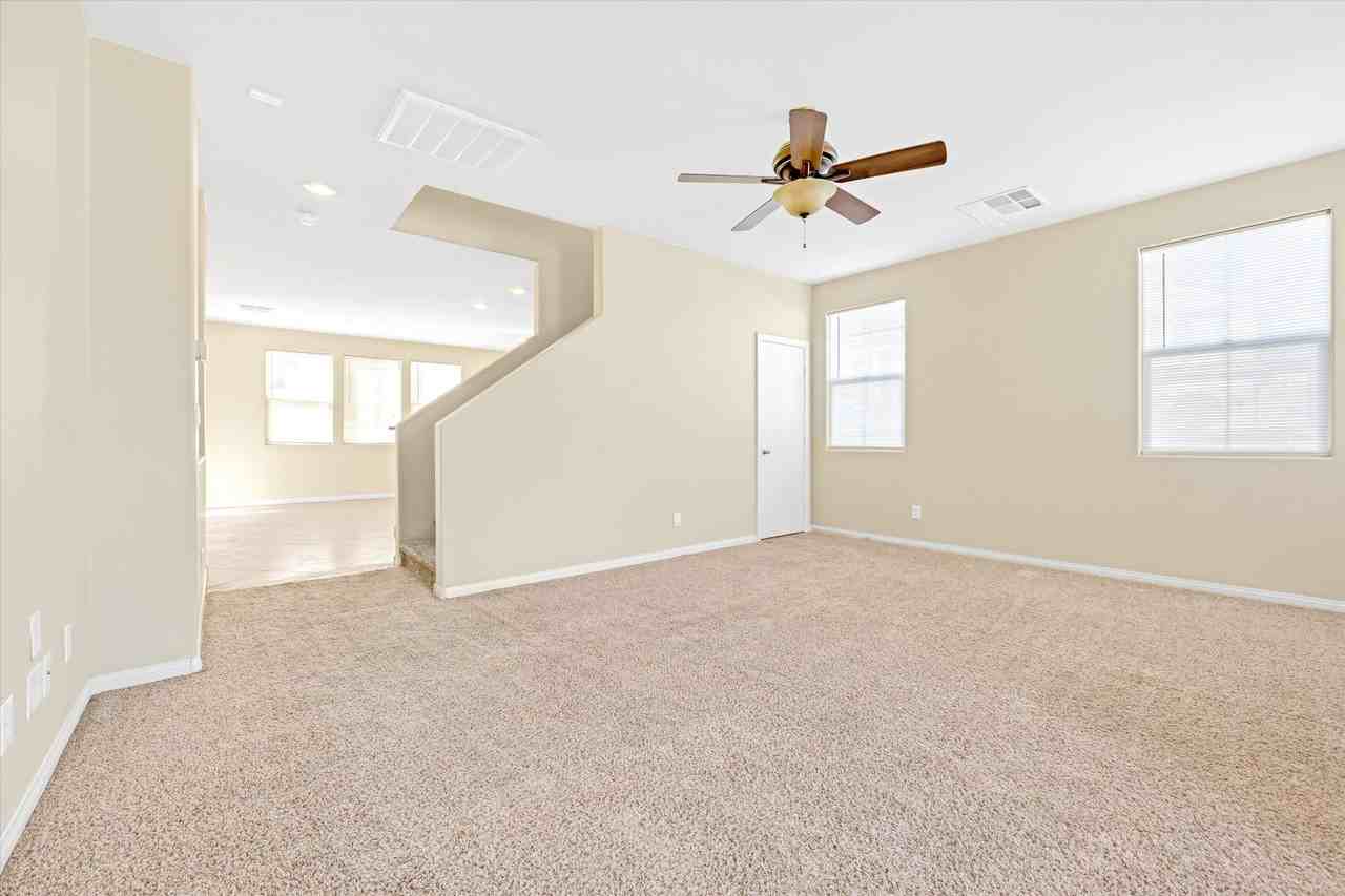 11135 Ranch Valley St - Photo 3 of 29