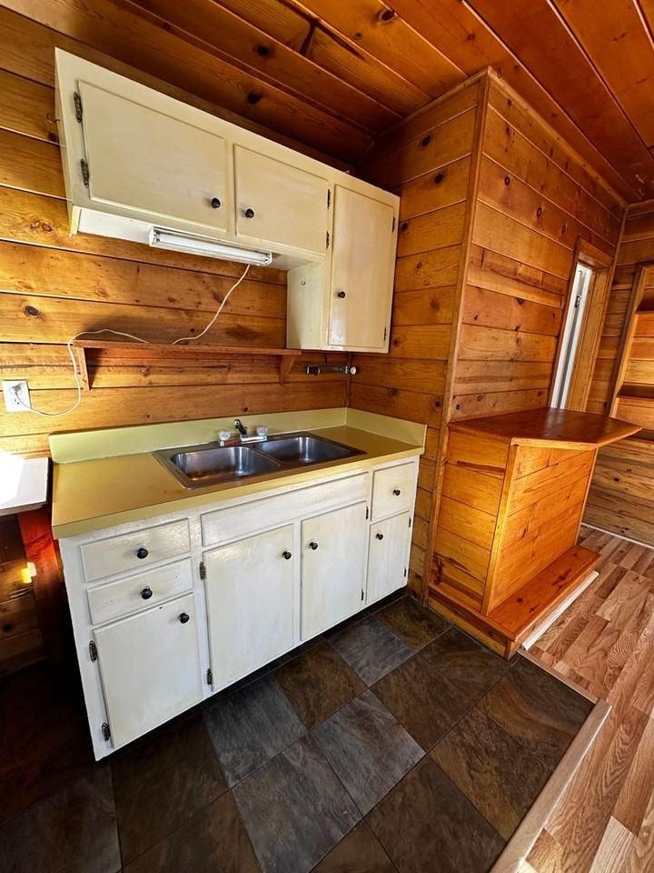 675 W Pine St - Photo 6 of 11