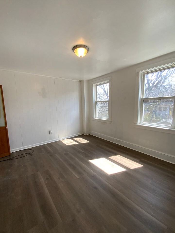 674 Saint Joseph St - Photo 4 of 9