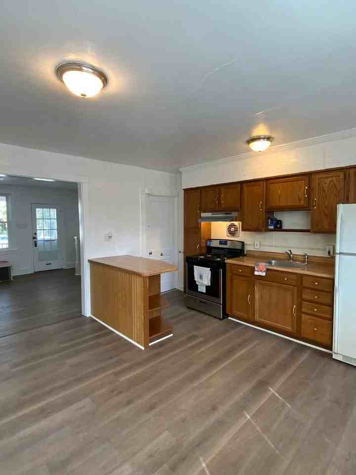 674 Saint Joseph St - Photo 6 of 9