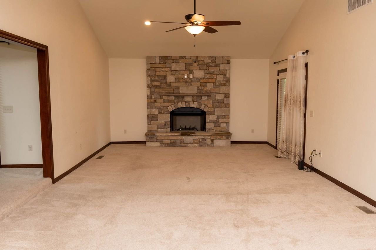 8818 S 69th East Ave - Photo 4 of 25