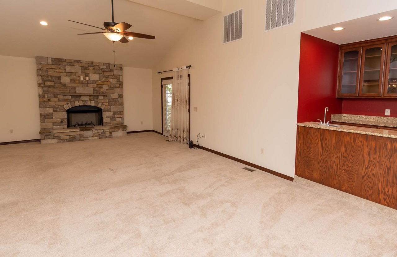 8818 S 69th East Ave - Photo 5 of 25