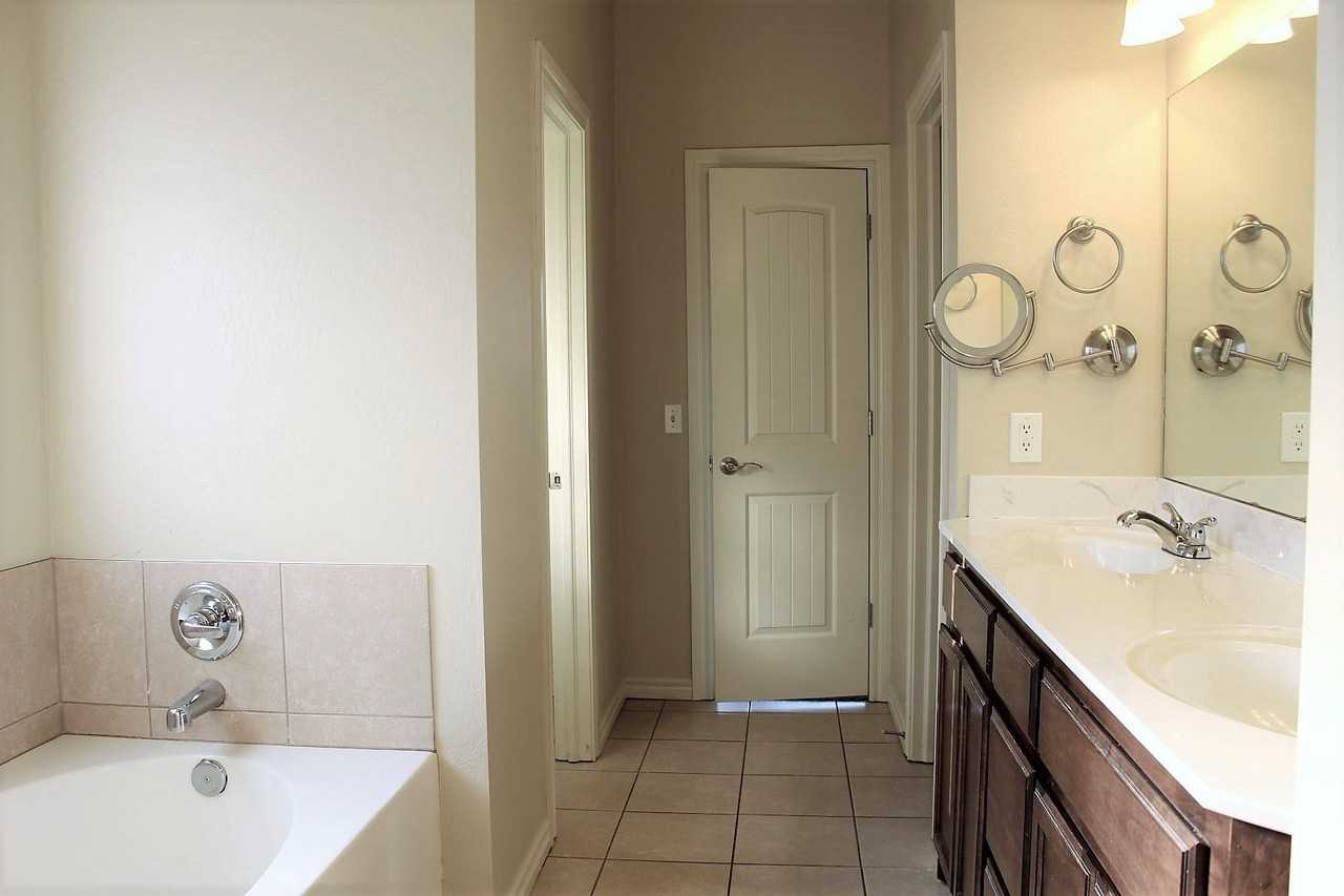 1741 Woody Ln - Photo 6 of 12