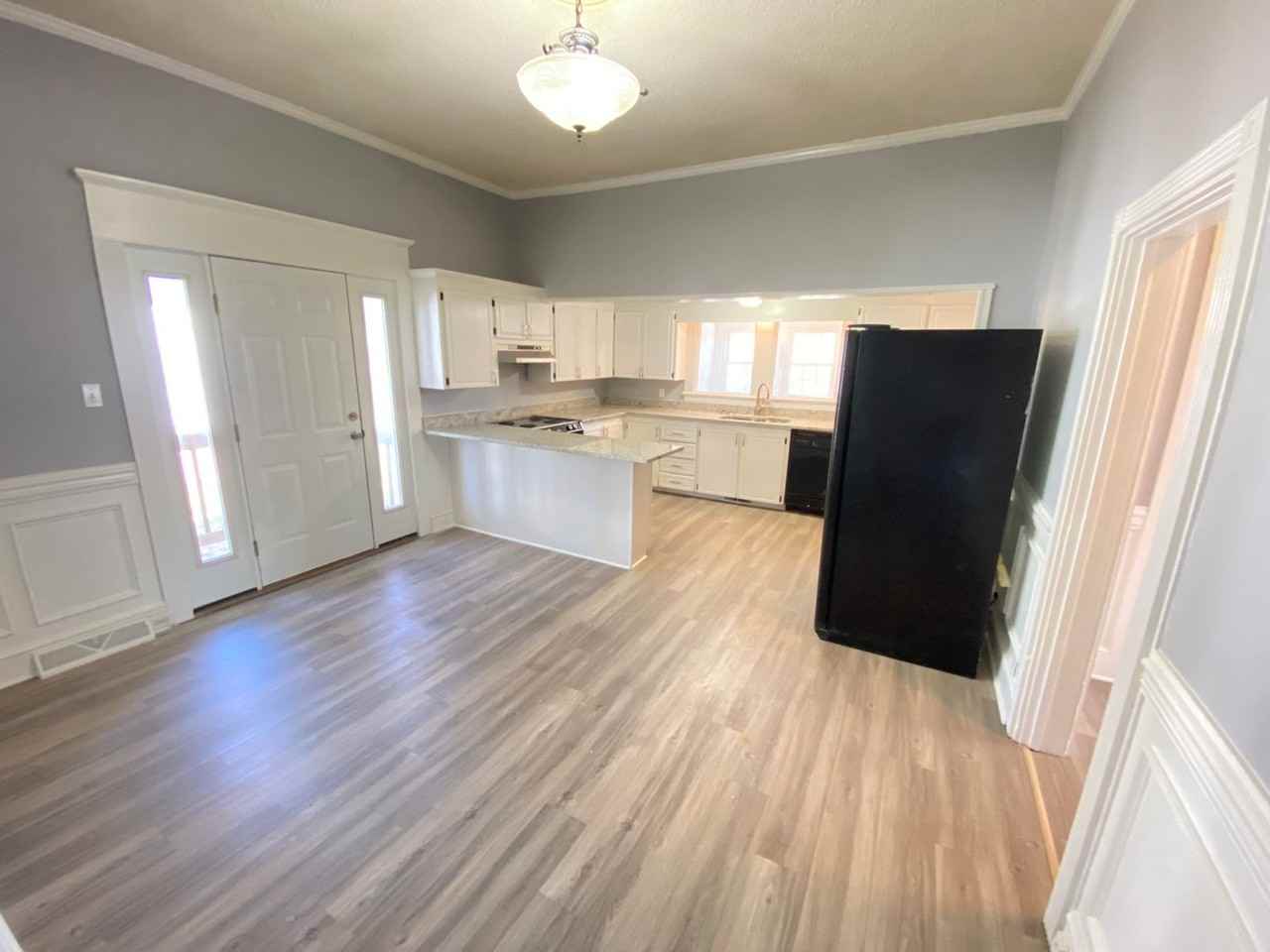 112 N East Ave - Photo 3 of 13