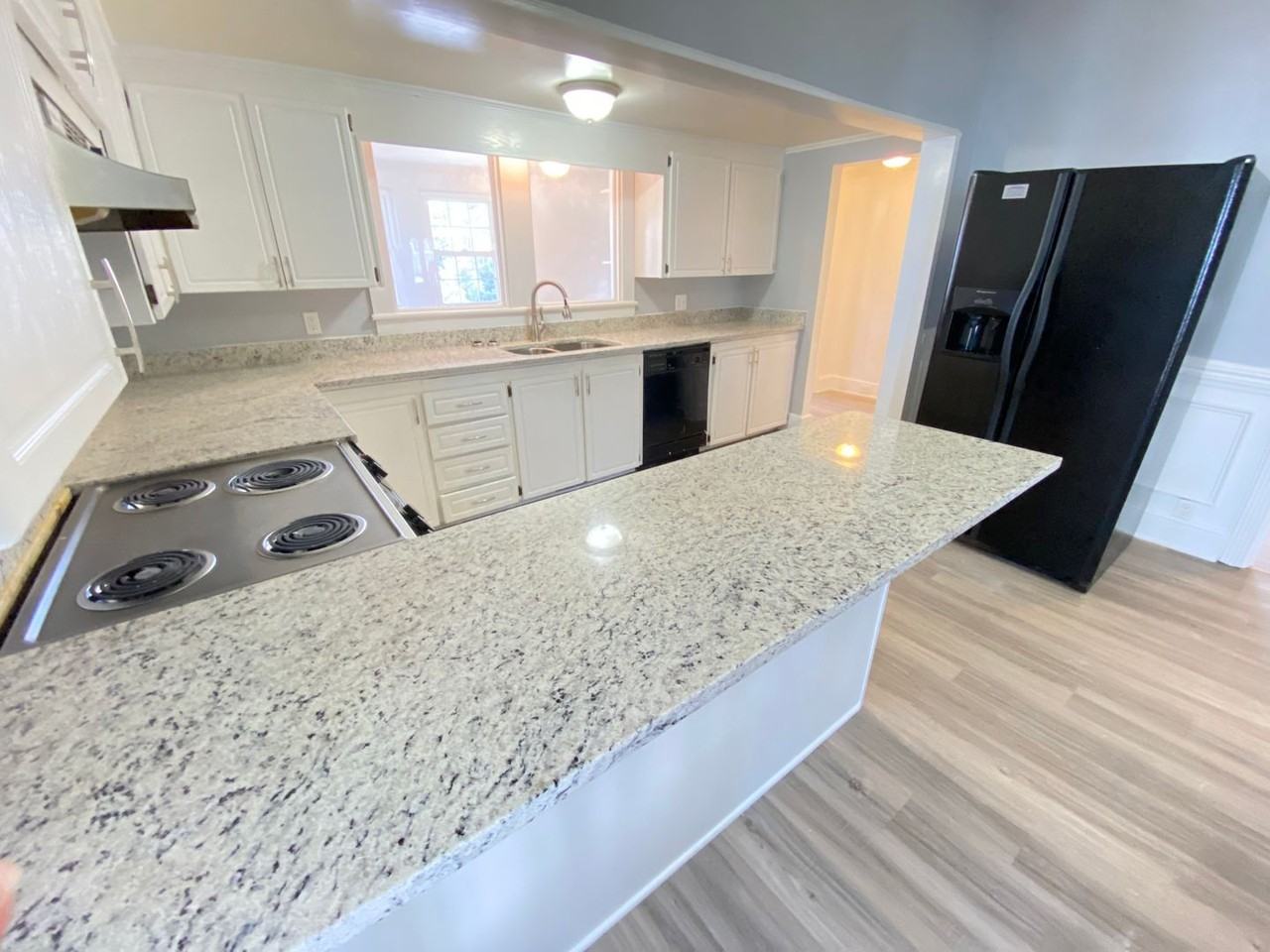 112 N East Ave - Photo 4 of 13