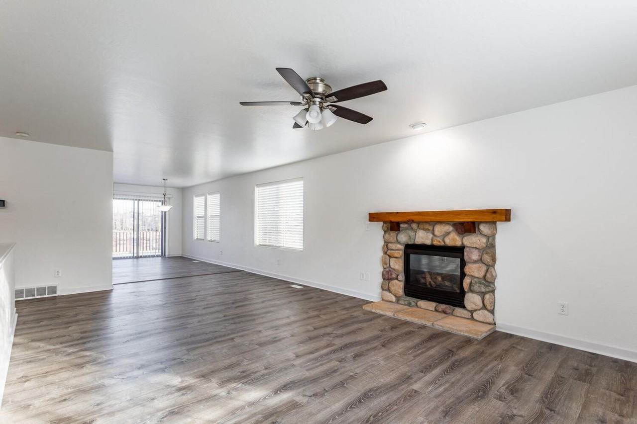 5823 Sagebrook Dr - Photo 3 of 30
