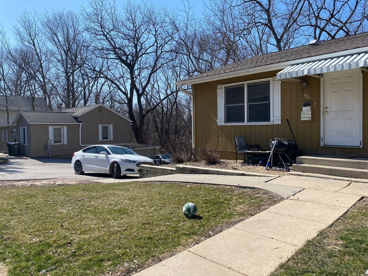 927 North Dodge Street - Photo 3 of 23