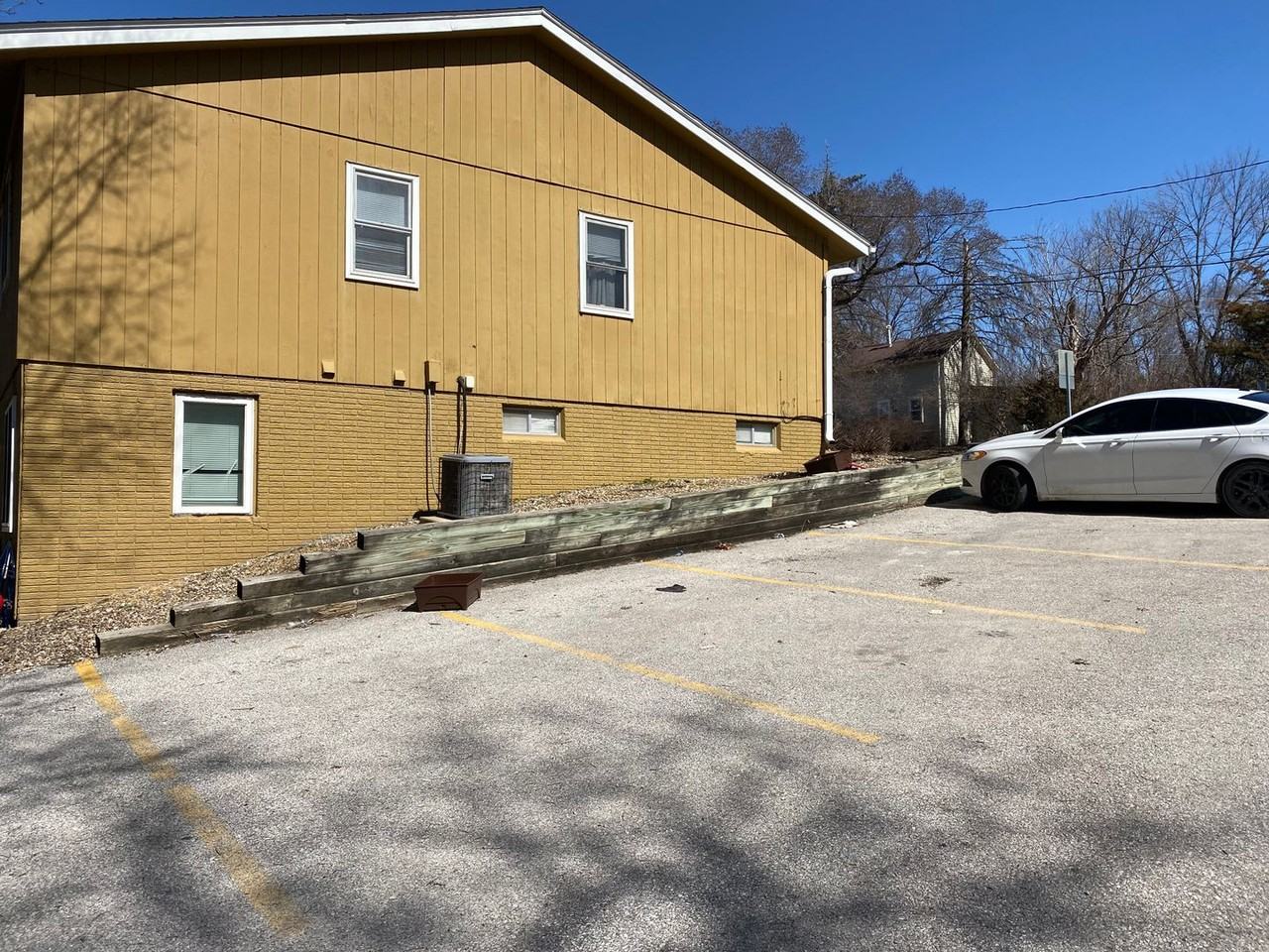 927 North Dodge Street - Photo 5 of 23