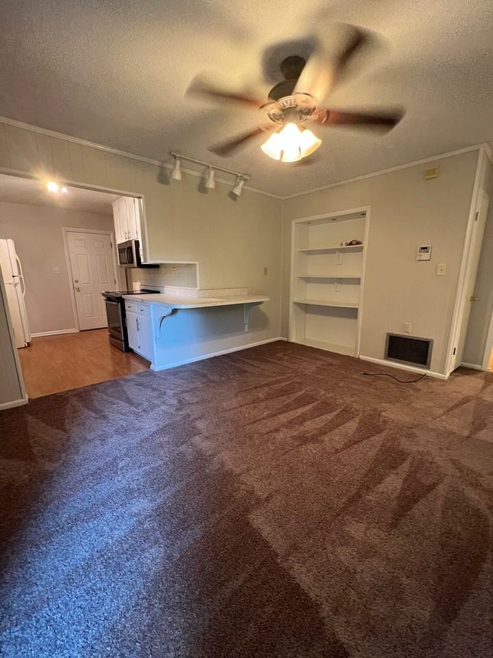 1910 Rhonda Dr - Photo 2 of 13