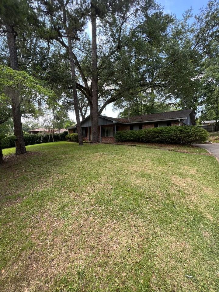 1910 Rhonda Dr - Photo 3 of 13