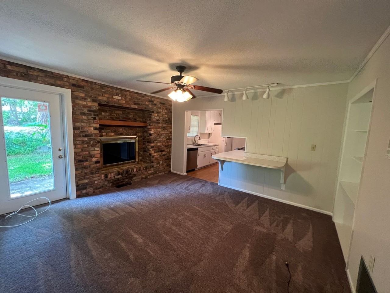 1910 Rhonda Dr - Photo 6 of 14