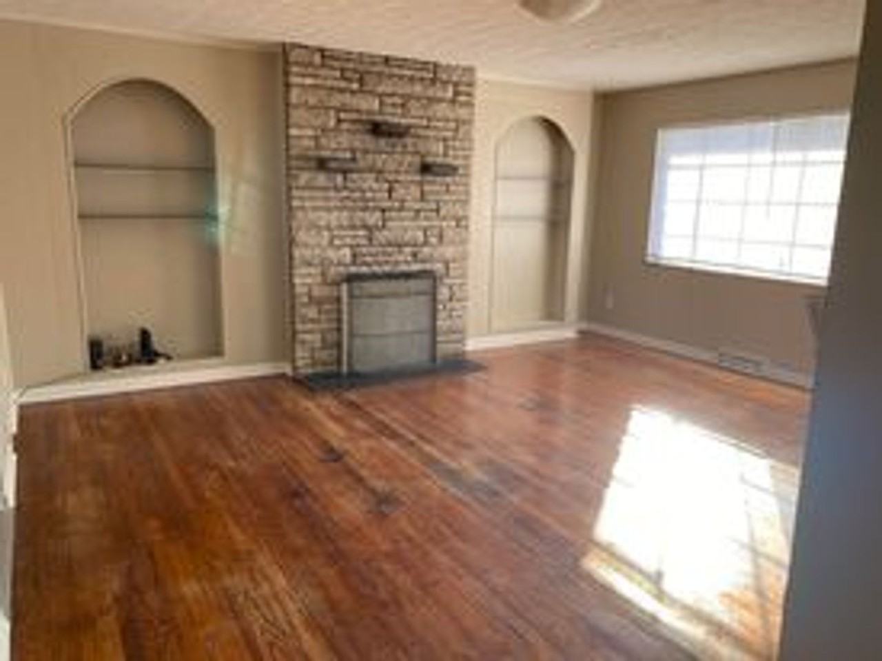 1330 Miller Ave - Photo 2 of 44