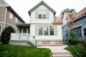 featured image of 3259 N Oakland Ave