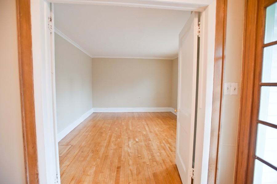 3259 N Oakland Ave - Photo 3 of 20