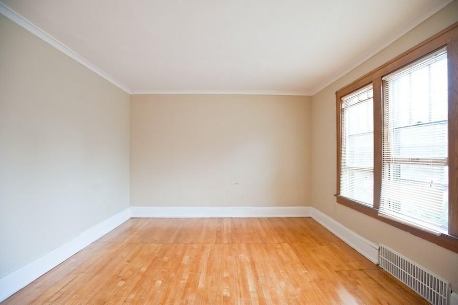 3259 N Oakland Ave - Photo 4 of 20