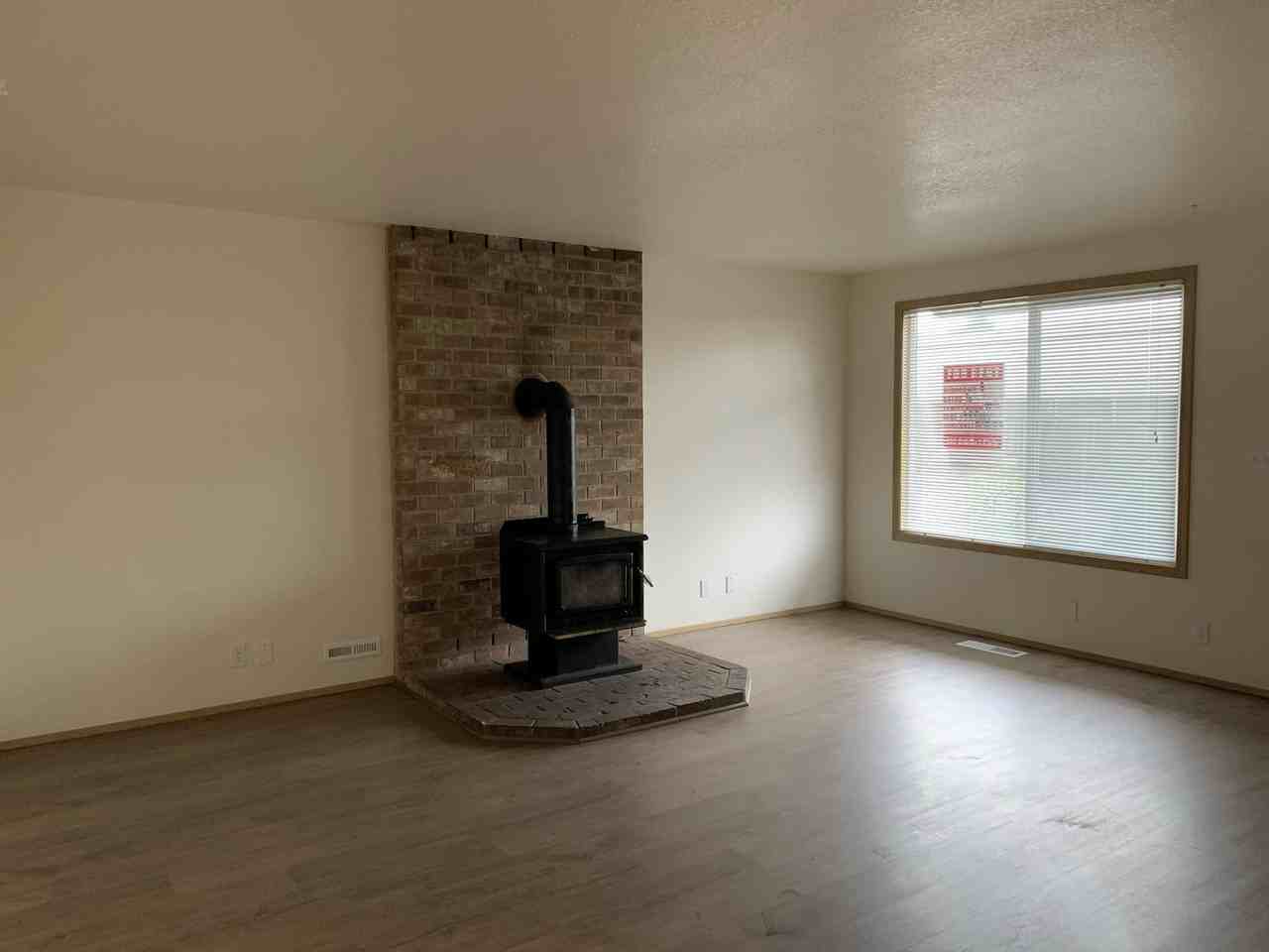 900 Sw 179th Ave - Photo 7 of 18