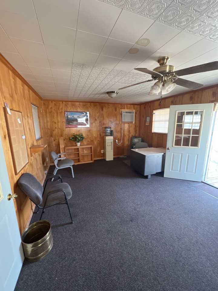 507 E Loop 335 S - Photo 2 of 5