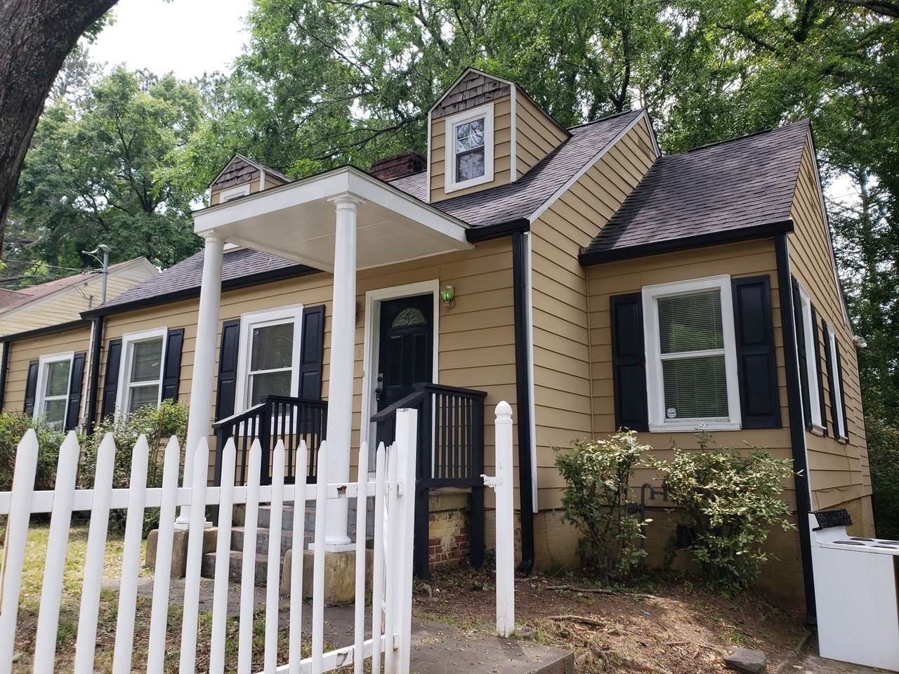 1243 Westridge Rd Sw - Photo 3 of 18